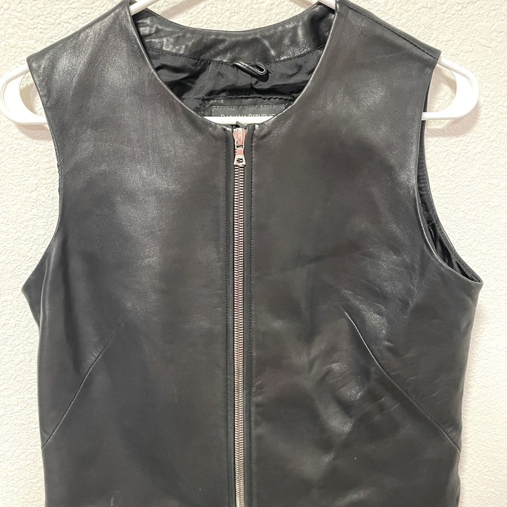 Banana Republic black soft leather vest in like new condition